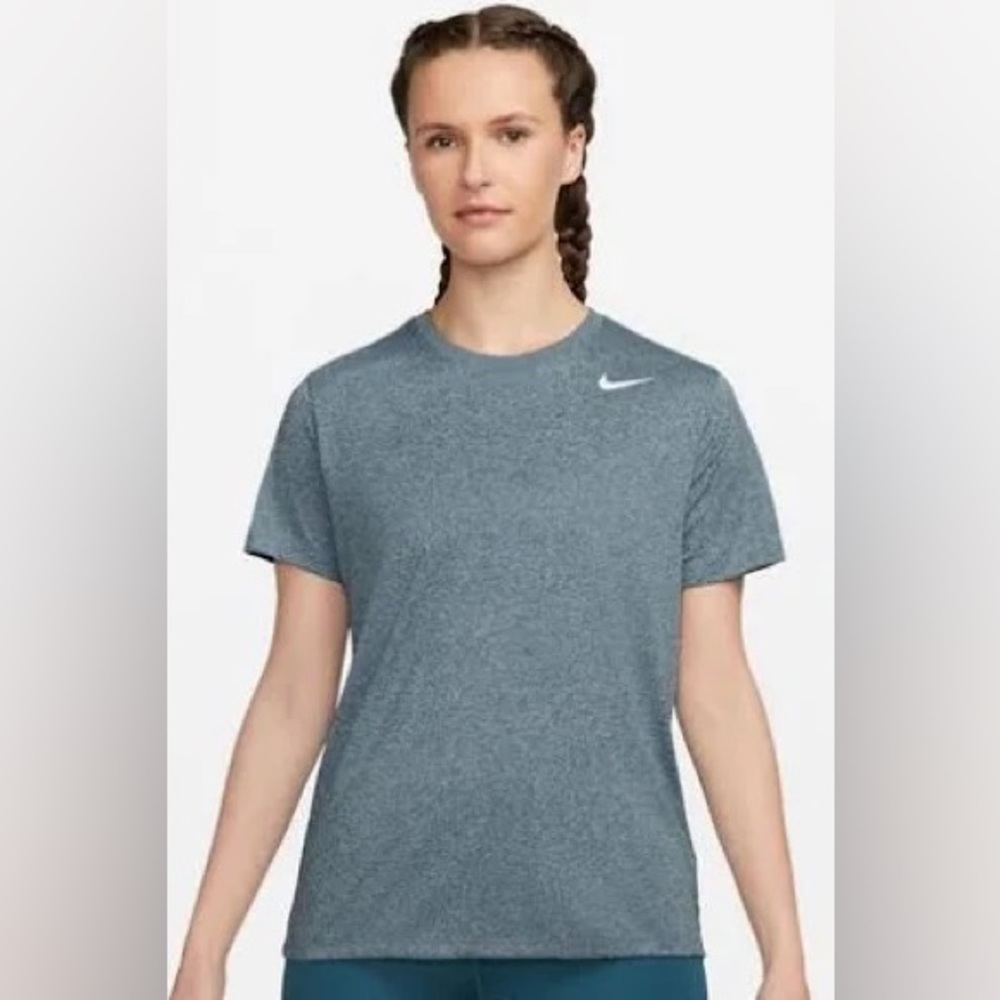 NWOT Large Women’s Nike Dri Fit Shirt
